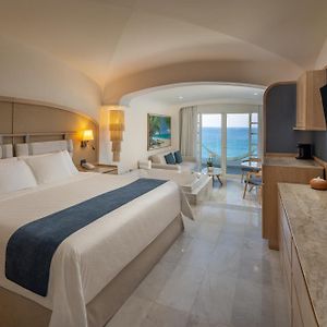 Superior Ocean Front Suite Kids & Teens
